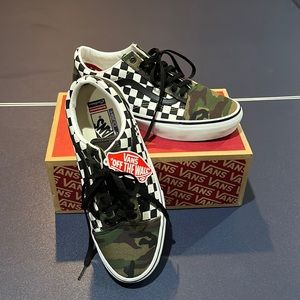 Vans mens 9.5 custom popcush cameo/checkered brand new shoes